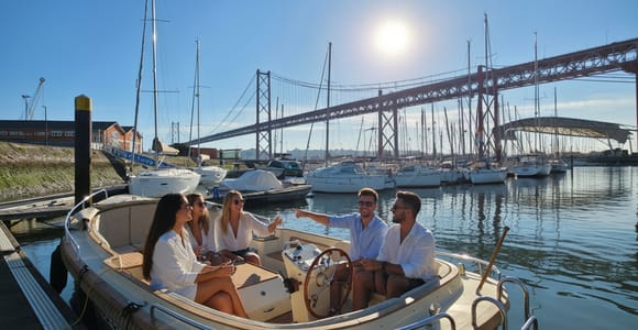 Lisbon: Small Group Luxury Boat Tour & Open Bar