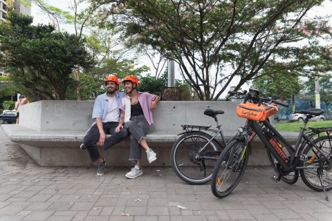 Medellín: tour en bicicleta eléctrica con fruta y café