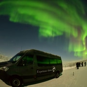 Abisko: caza de auroras en furgoneta en grupos pequeños