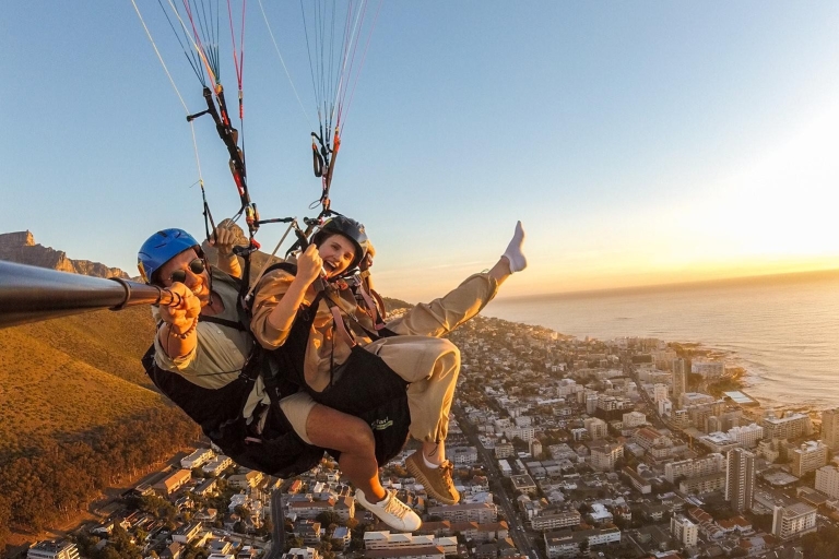Table Mountain: parapente en tándem en Ciudad del CaboParapente biplaza en Ciudad del Cabo