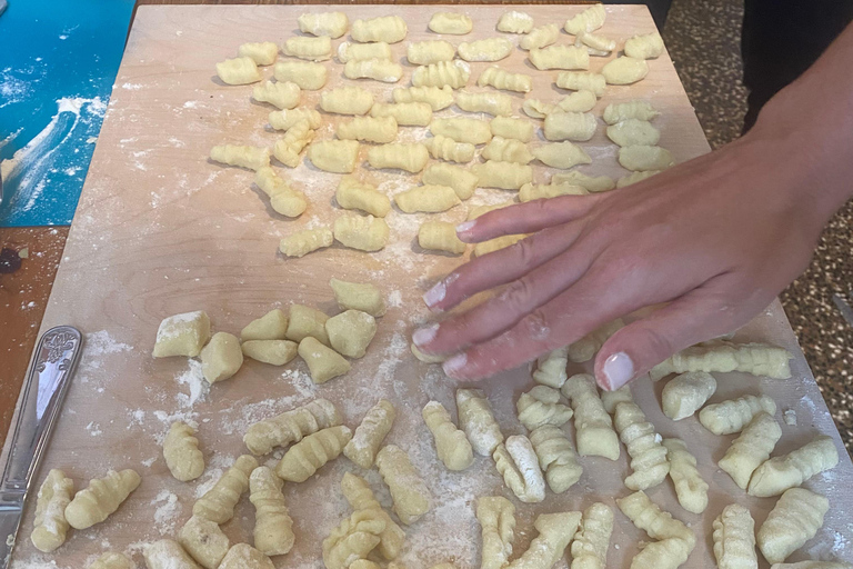 Genoa: Cooking Class Pesto, Gnocchi and Tiramisu with Tiziana