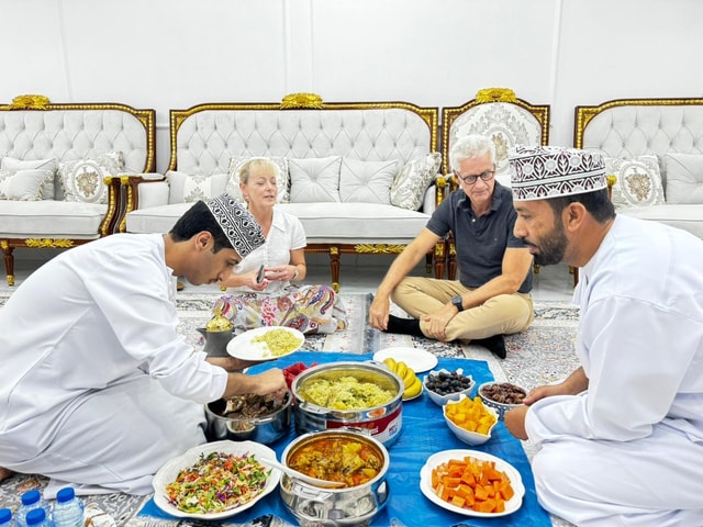 Muscat: Dinner with Omani Family with Private Transfer