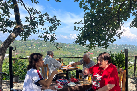 Batumi: Experiência Supra georgiana com moradores locais e almoçoBatumi: experiência georgiana com os locais e almoço