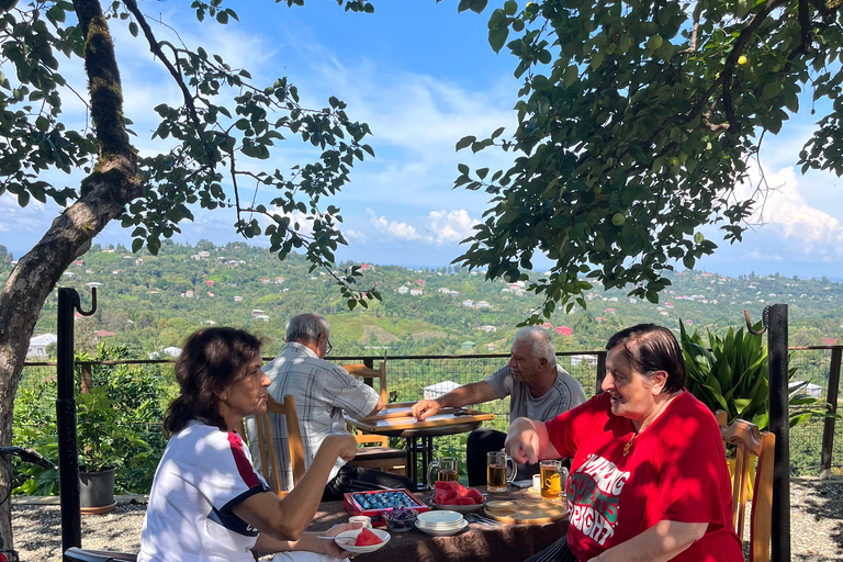Batumi: Experiência Supra georgiana com moradores locais e almoçoBatumi: experiência georgiana com os locais e almoço
