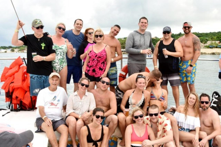 Negril : Croisière en catamaran au coucher du soleil avec plongée en apnée et open bar