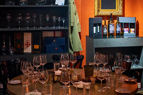 Yerevan: Wine Night Tour with Retro Car Transfers & Photos