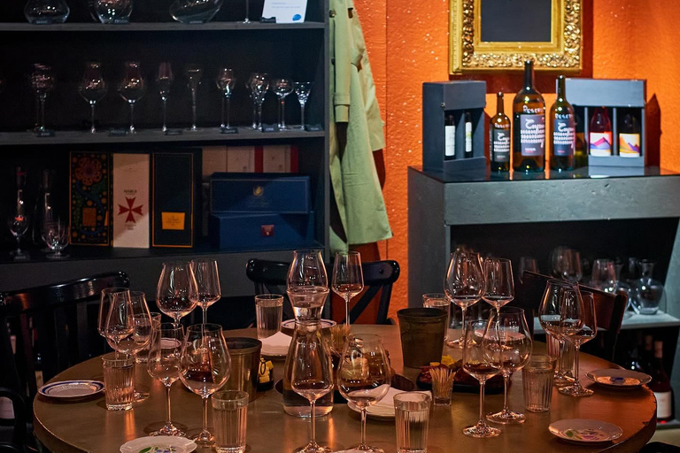 Yerevan: Wine Night Tour with Retro Car Transfers & Photos