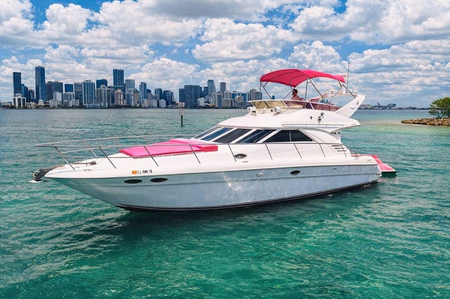 Pink Yacht Experience Miami szívében