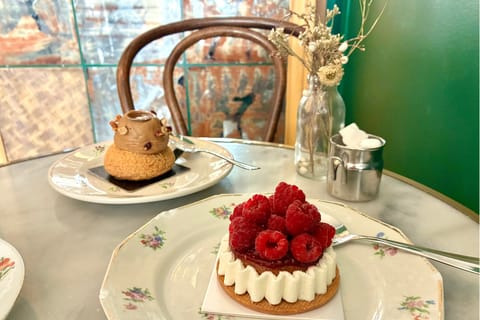 Lyon: Pastry Food Tour Through Old Town & Hidden Traboules