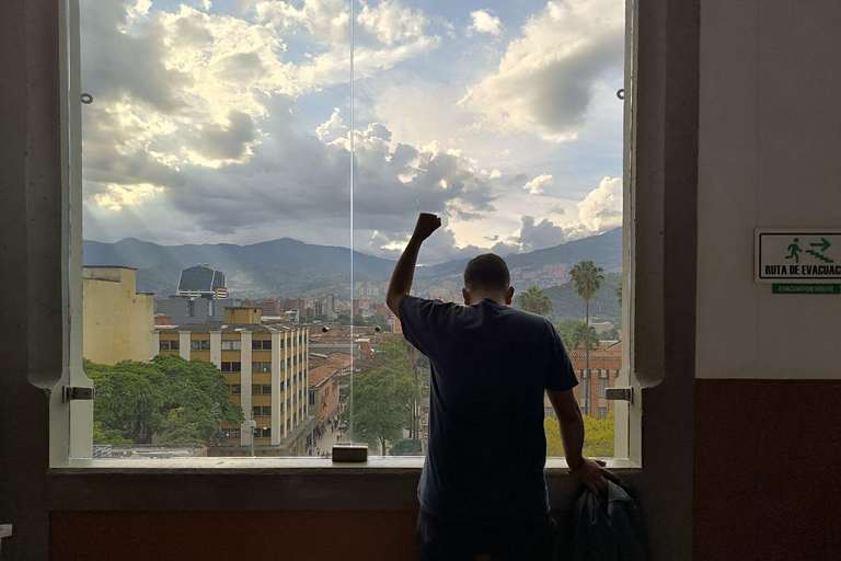 Medellín Through Time – City Sightseeing Tour | Subway, Metrocable, and Historic Center