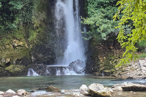 Tour privado de día completo de Batumi a las Cascadas