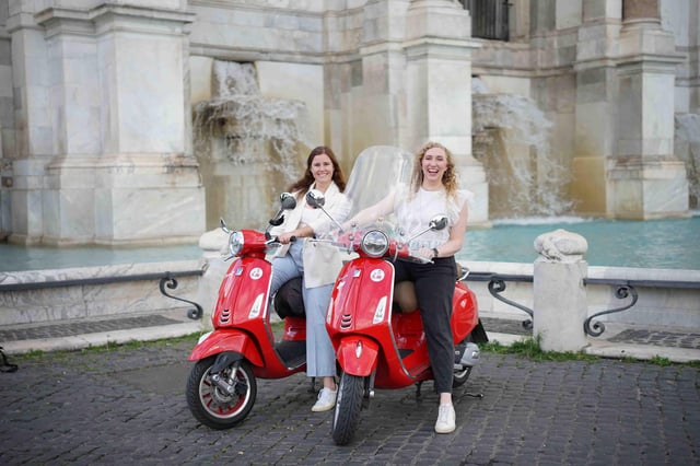 Vespa-Tour in Rom mit Abholung und Rücktransfer (Stadtzentrum)