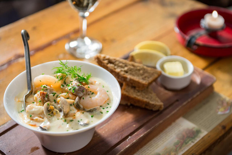 Dublin: Irish Dinner & Dance Show at Johnnie Fox’s