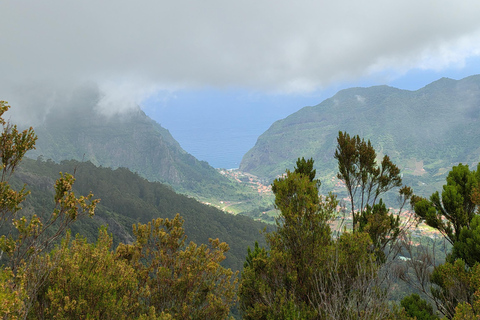 Madeira: PR17 Bica da Cana Encumeada Guided Hike with Pickup Madeira: Bica da Cana to Encumeada Guided Hike with Pickup