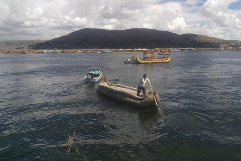 Puno: Mezza giornata sulle isole galleggianti degli Uros + Guida in spagnolo/inglese