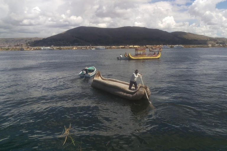 Puno: Mezza giornata sulle isole galleggianti degli Uros + Guida in spagnolo/inglese