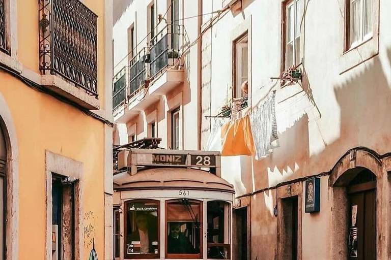 Lisbon: Guided Tuk Tuk Tour with Local Guide