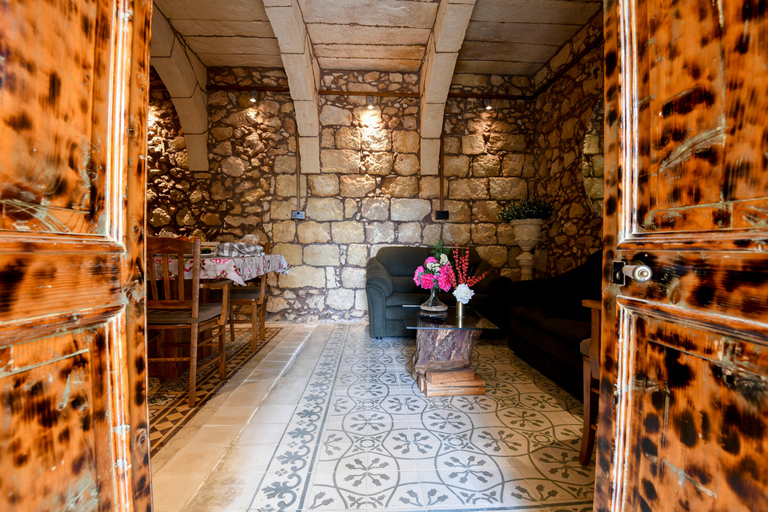 Gozo: Traditional and Local Breakfast in a Historic building