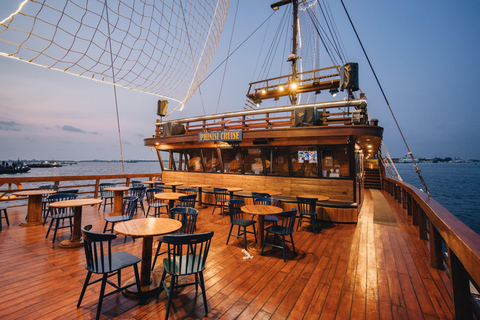 Bali: Sailor Dinner Cruise with Fire Show & Buffet