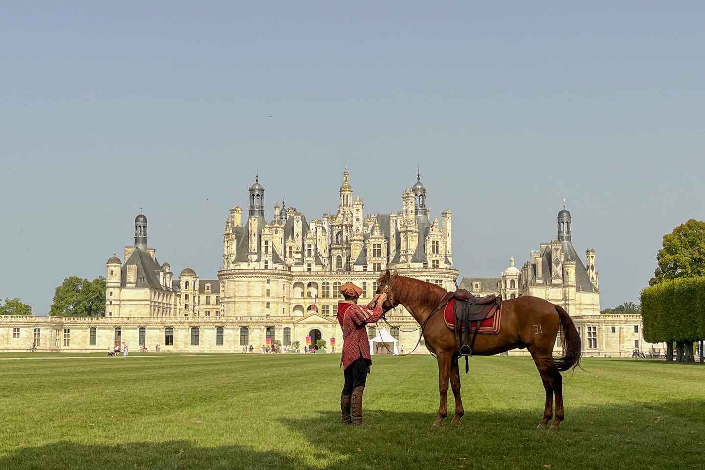 Paris: Loire Valley Castles Tour with Wine Tasting