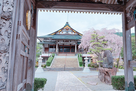 Gujo Hachiman Day Trip: Mountain Castle & Traditional Town The popular Gujyo town tour