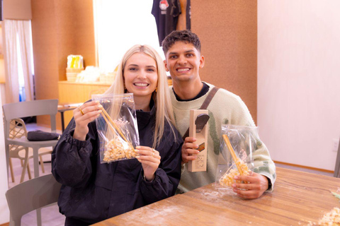 Osaka: Chopstick-Making Workshop with Local Instructor