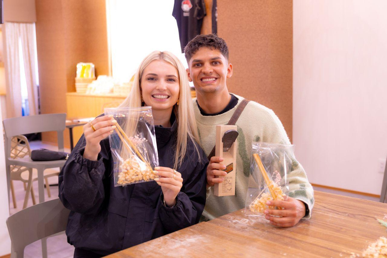 Osaka: Chopstick-Making Workshop with Local Instructor