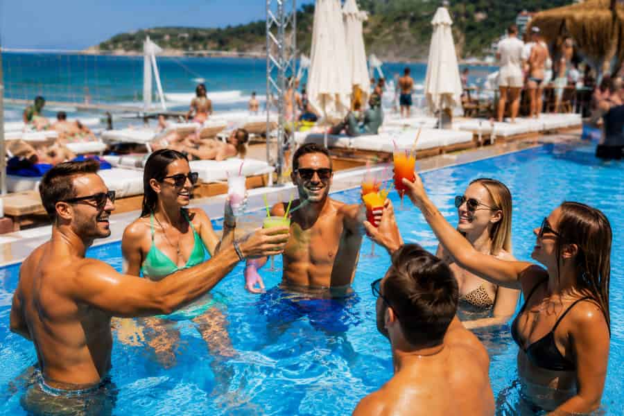 Istanbul: Kilyos VIP Solar Beach Club mit Transfer. Foto: GetYourGuide