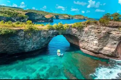 NUSA PENIDA : LOCAL DRIVER AS GUIDE