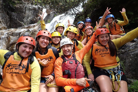 Cairns: Tour d&#039;avventura Crystals &amp; Behana - Canyoning a CairnsEsperienza nella foresta pluviale delle cascate di Cairns Giornata intera avanzata