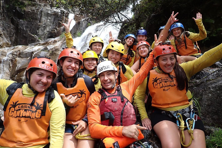 Cairns: Tour d&#039;avventura Crystals &amp; Behana - Canyoning a CairnsEsperienza nella foresta pluviale delle cascate di Cairns Giornata intera avanzata