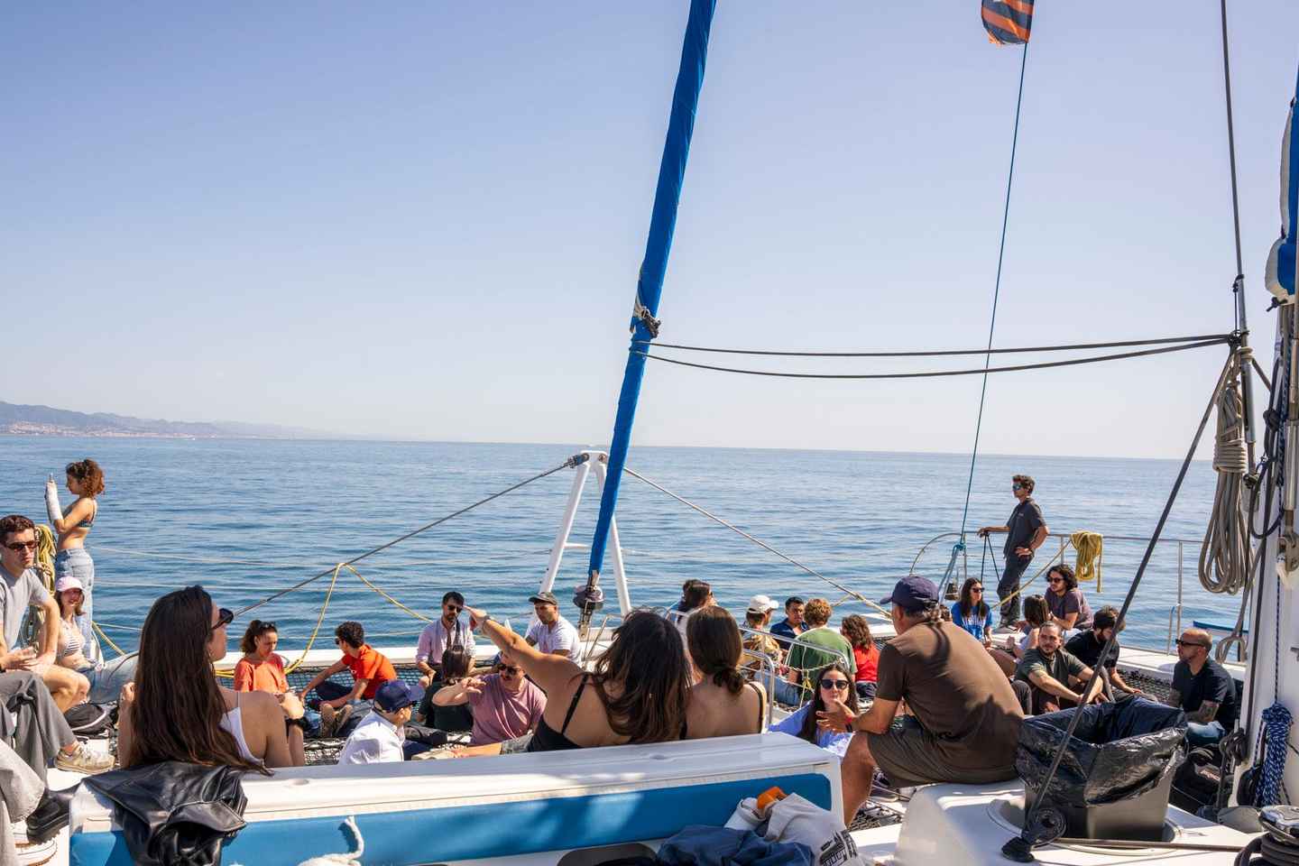 Barcelona: Shared cruise with chill music (+welcome drink) - Barcelona: Shared cruise with chill music