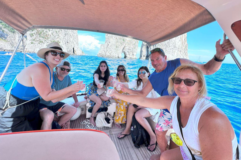 au départ de Positano : Journée complète d'excursion en bateau à Capri et sur la côte amalfitaine.