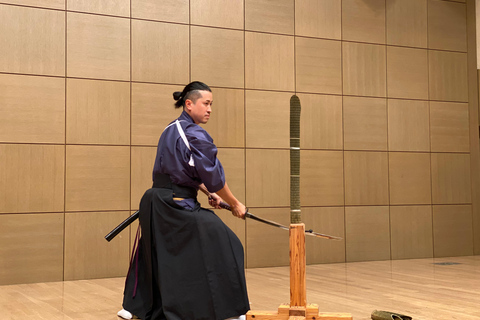 Tokyo: Samurai & Ninja Experience with a real sword Samurai Sword Mastery Experience