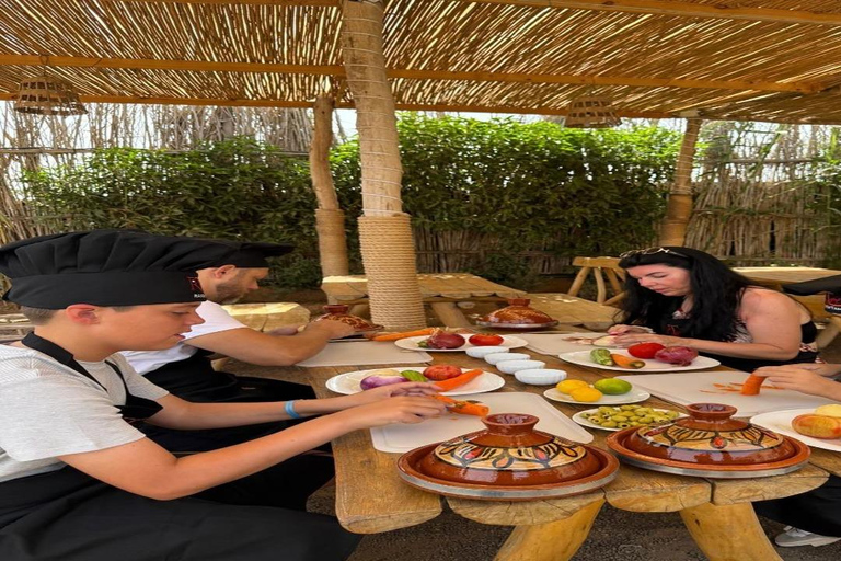 Desde Agadir: clase de cocina marroquí y visita al mercado localDesde Agadir: clase de cocina marroquí y visita a un mercado local