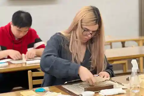 Chengdu: Exclusive Cultural Experience Ancient Book Restore