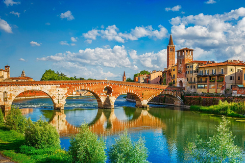 Da Milano: Verona, Sirmione e Lago di Garda con crociera in barca