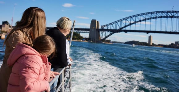 Sydney: Mother&#39;s Day Harbour Cruise with Lunch and Drinks