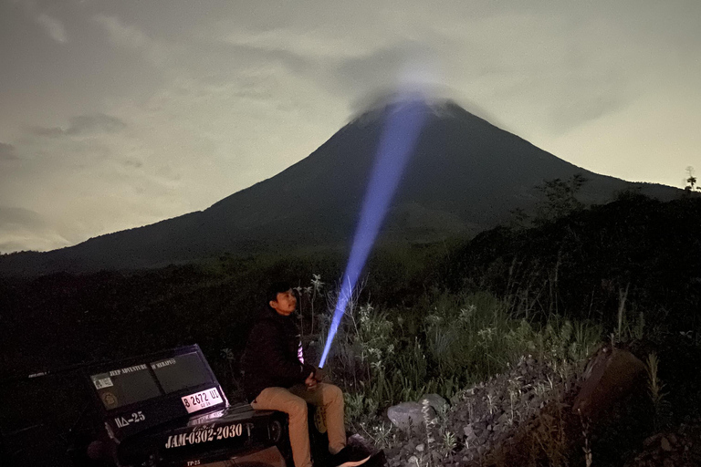 Yogyakarta: Merapi Lava View with Jeep Night Tour & campfire
