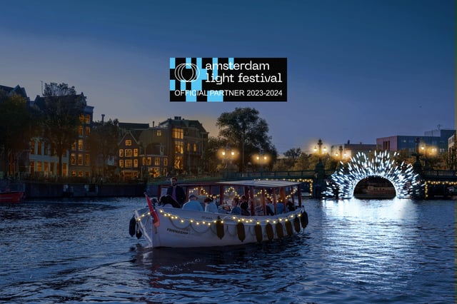 Amsterdam: Light Festival Cruise Unlimited Drinks and Snacks