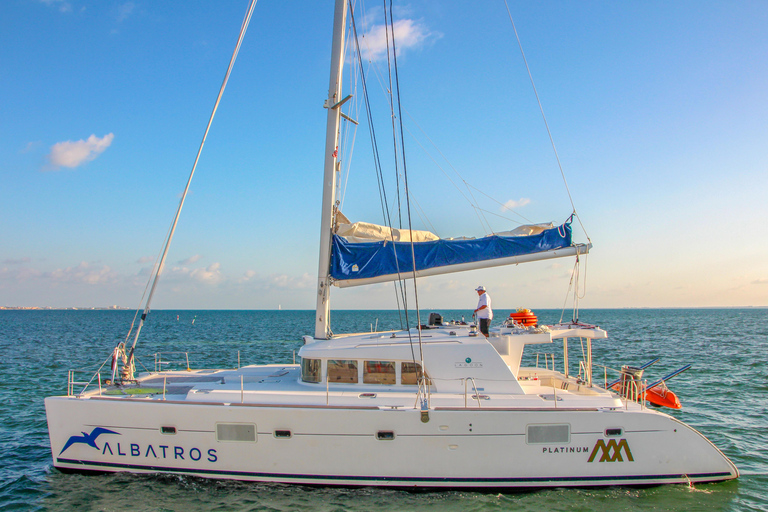 Riviera Maya:Catamaran to Isla Mujeres with lunch & open bar