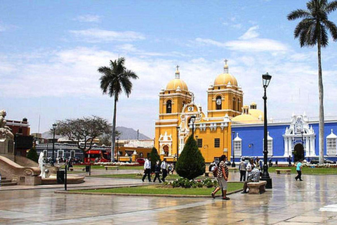 Bus touristique Mirabus à Trujillo