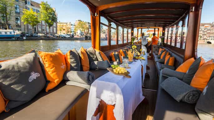 Ámsterdam: paseo en barco clásico con queso y vino