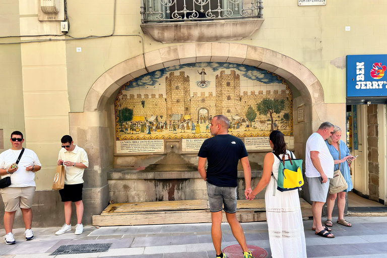 Barcelone : visite à pied de la Sagrada Família et du quartier gothiqueEnglish Guide