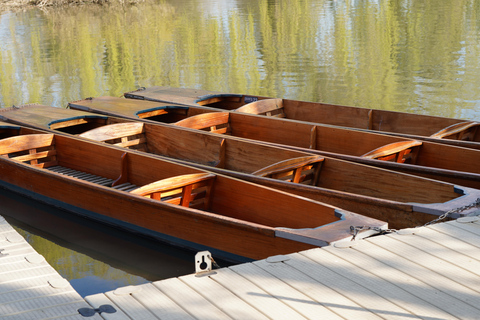 Chinese Punting Tour in Cambridge Chinese Punting Tour in Cambridge (Shared)