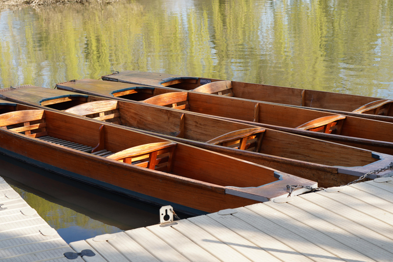 Chinese Punting Tour in Cambridge Chinese Punting Tour in Cambridge (Shared)