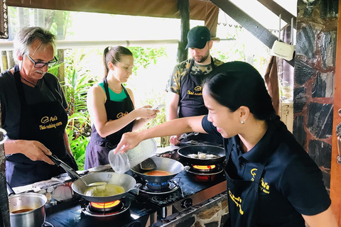 Khao Lak: Półdniowa lekcja gotowania i polowanie na składniki