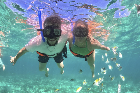 Blaues Paradies: Katamaran-Kreuzfahrt entlang der Küste von Punta CanaBlue Paradise: Katamaran-Kreuzfahrt entlang der Küste von Punta Cana