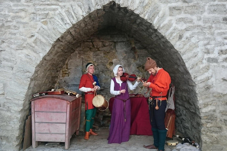 Tallinn Day Tour: Old Town Legends, Lunch & Modern Sights