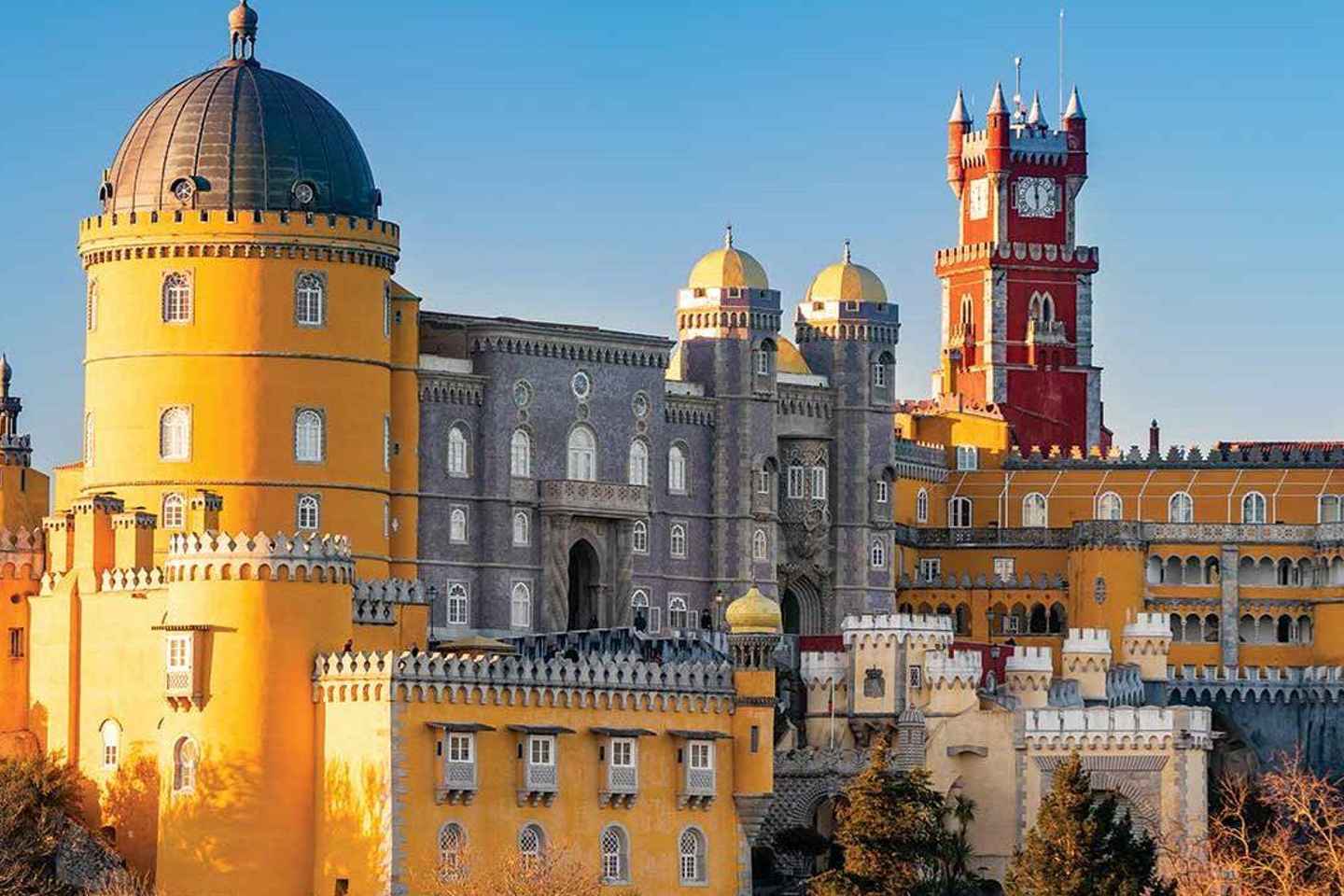 Sintra: Private Tour with Guided Pena Palace Experience
